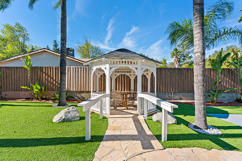 Grounds at the Woodland Hills property
