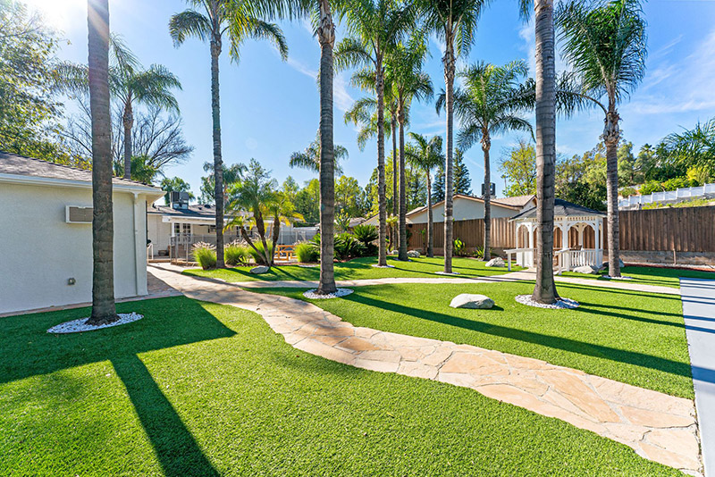Serene grounds and outdoor space at Accolade Recovery